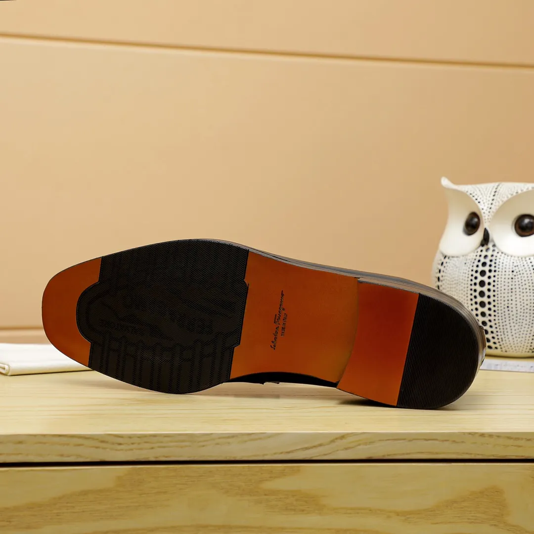 Factory price 420 🔥Ferragamo's new men's casual slip-on shoes🇨🇳Official website original 1:1 mold opening, original quality💯Fine workmanship, high-end luxury☘The upper is made of imported Italian first-layer cowhide🌴🐑leather lining🍓Rubber wear-resistant and non-slip outsole, breathable and comfortable to wear🍍The first choice for high-end men🍉Black, size 38-45